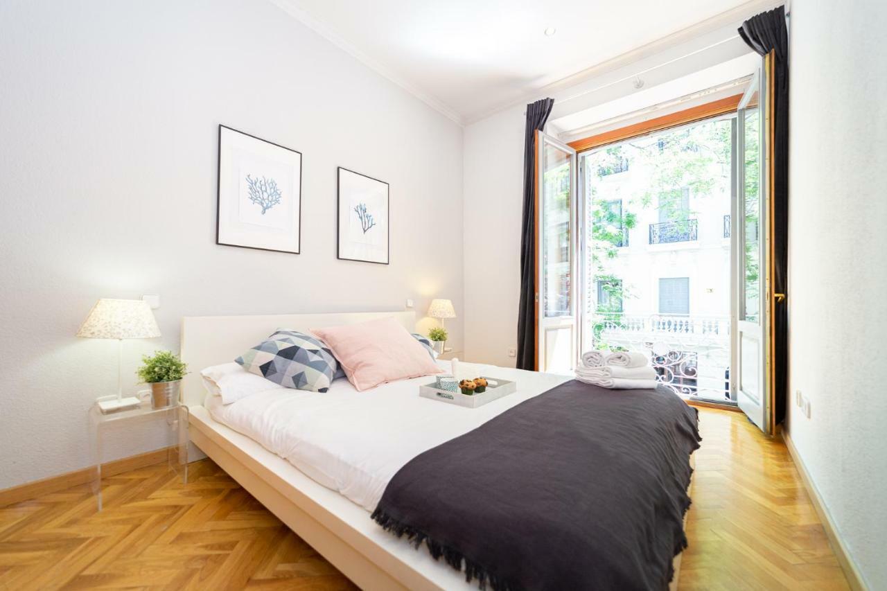 Apartamentos Plaza De Espana Madrid Exteriör bild